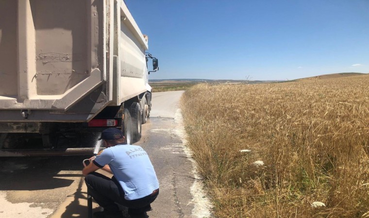 Seyir halindeki kamyon alev aldı