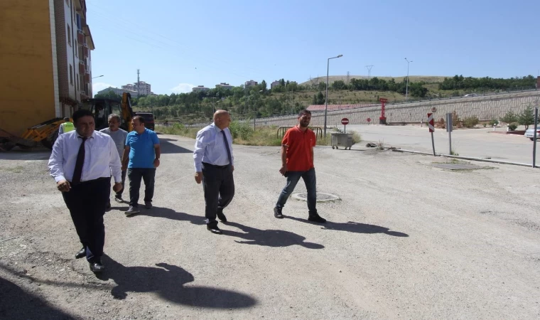 Mahallelerde asfaltlama ve bordür çalışmaları hız kesmeden devam ediyor