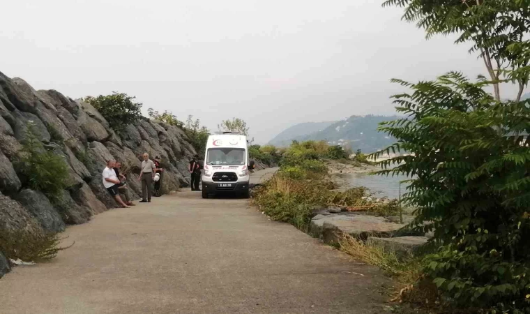 Rize’de serinlemek için denize giren vatandaş boğuldu