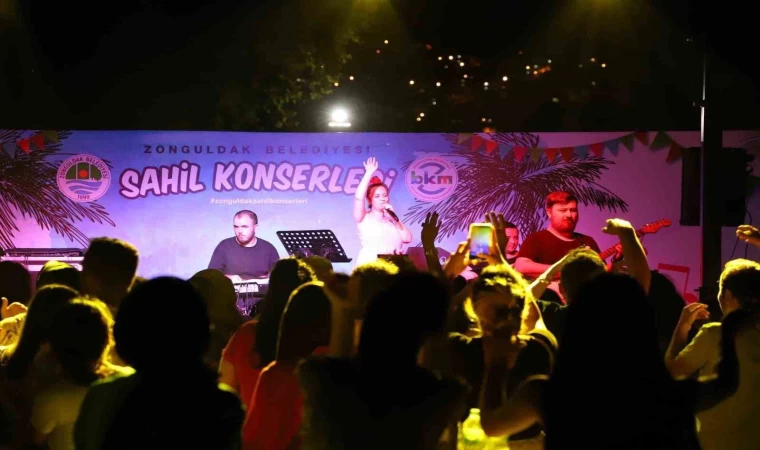 Sahil konserleri yoğun katılım altında başladı