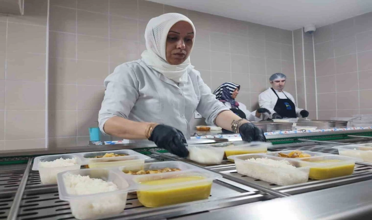 Ünye’de kurulan aşevi, ihtiyaç sahiplerine hizmet veriyor