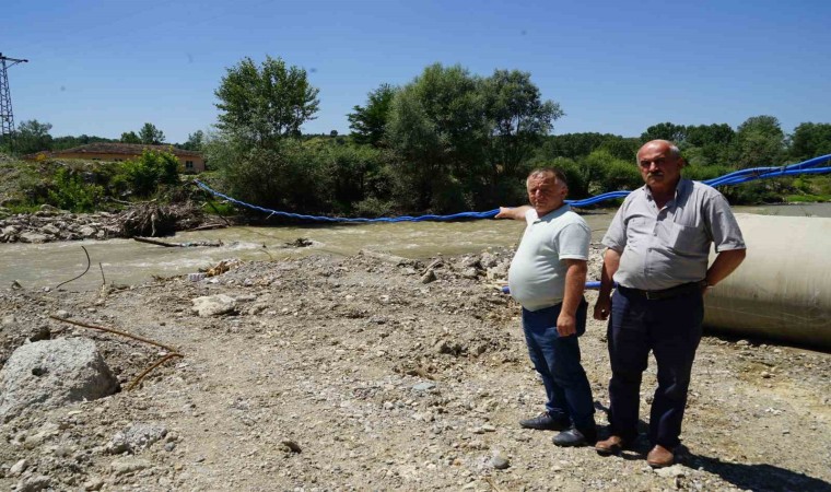 Vatandaşlar, 20 köye geçiş sağlayan ve selde yıkılan köprünün yapılmasını istedi