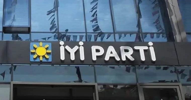 İYİ Parti'de Kriz: Toplu İstifa