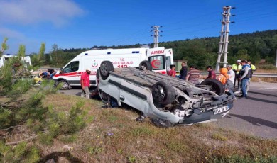 Düz yolda tepetaklak oldu: 5 yaralı