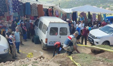 Minibüs yamaçtan yola düştü: 1’i ağır, 3 yaralı