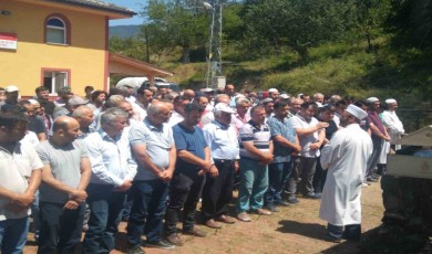 Oğlunu kurtarmak isterken ölen baba memleketinde toprağa verildi