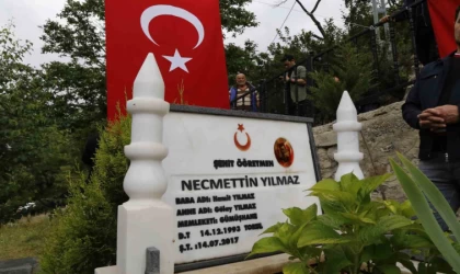 Şehit öğretmen Necmettin Yılmaz kabri başında anıldı