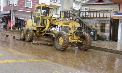 Selin vurduğu Piraziz ilçesinde temizlik çalışmaları başladı