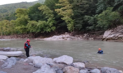 Su borularını tamir etmek için gittiği çayda akıntıya kapılarak kayboldu