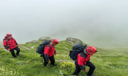 Yaylada dolaşırken siste kaybolan 5 kişi kurtarıldı