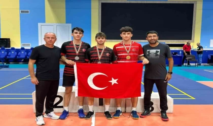 Badmintonda madalya avı