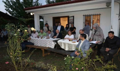 Başkan Özlü mahalle sakinlerini dinledi