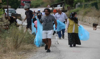 Karabük’te akademisyenlerle köylüler çevre temizliği yaptı