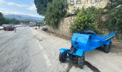 Motosiklet ile patpat çarpıştı: 1’i ağır 3 yaralı