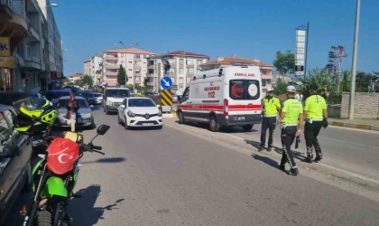 Motosiklet sürücüsüne çarpıp kaçtı