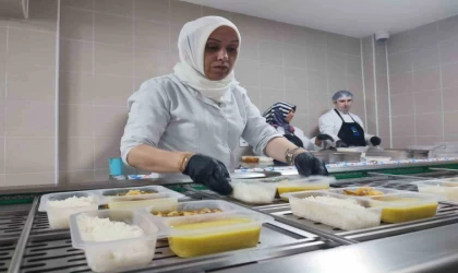 Ünye’de kurulan aşevi, ihtiyaç sahiplerine hizmet veriyor